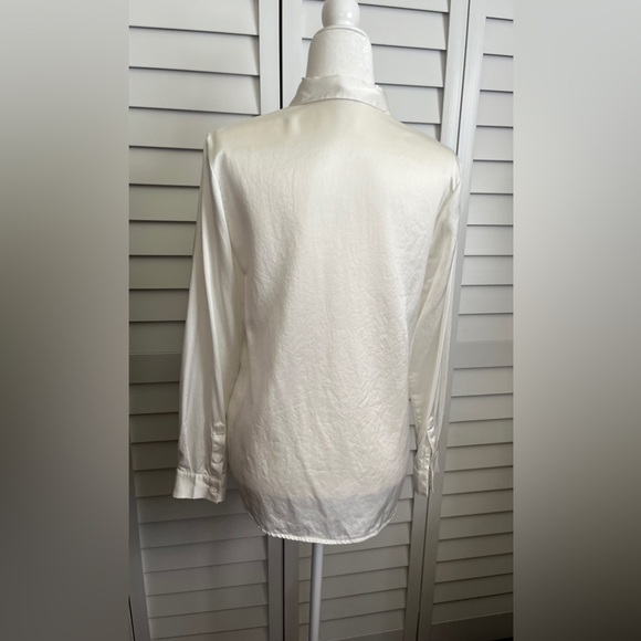 LILY SILK Basic Concealed Placket women Silk
Shirt - Picture 3 of 8